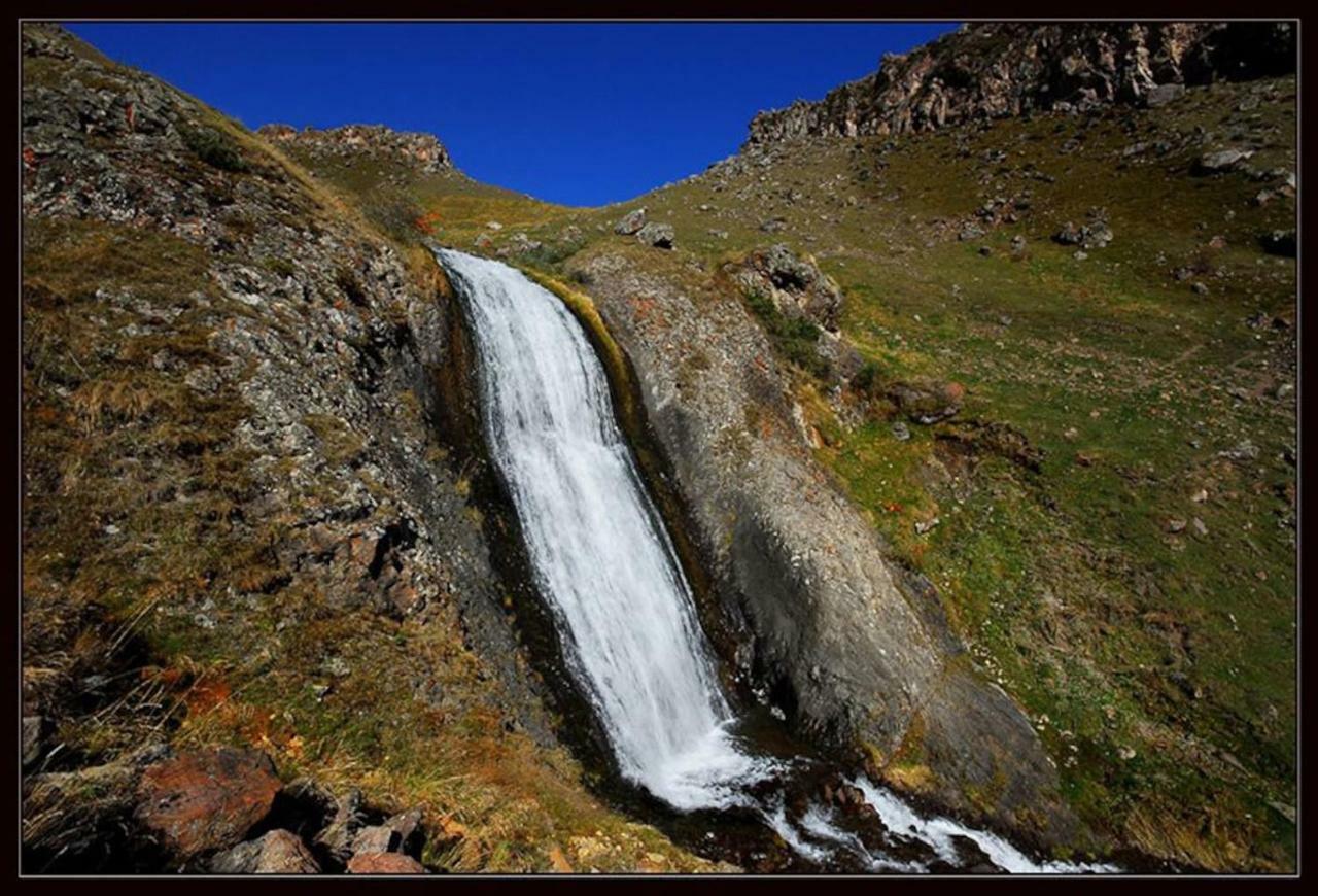 Nikolozi Hotel Kazbegi Kültér fotó